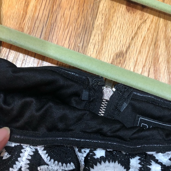 Blithe white and black crop top - Picture 10 of 15